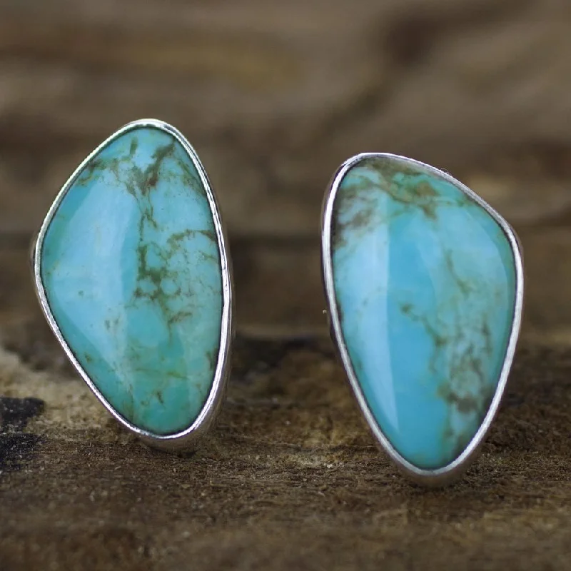 Handmade Sterling Silver 'Allure' Turquoise Earrings (Mexico) - 0.7L*0.4W