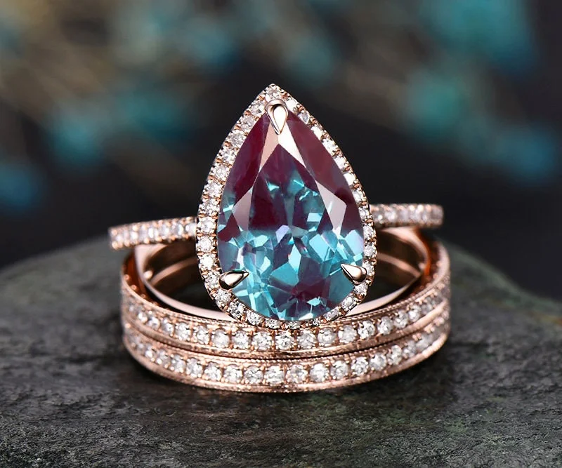 Vintage pear shaped Alexandrite ring set unique Alexandrite engagement ring set rose gold Milgrain diamond halo ring wedding ring set women